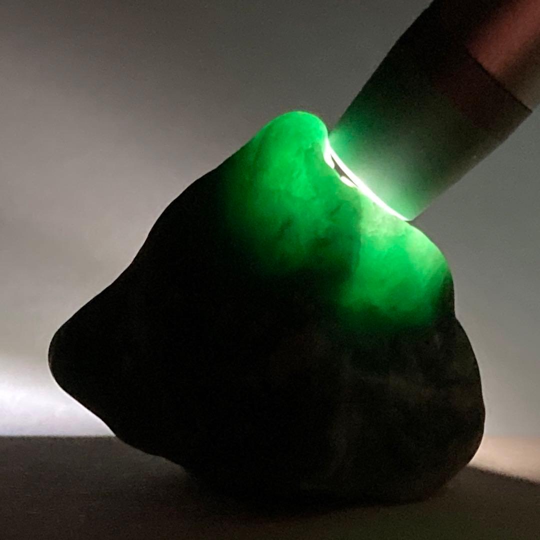 【専用品】糸魚川翡翠　濃緑 翡翠　川石　翡翠輝石　原石　29.0ｇ