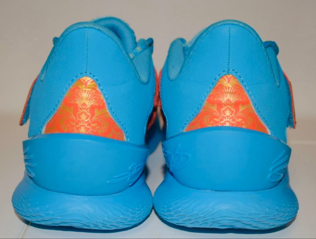 アンダーアーマーCurry Fox1 HAPPY FOX DAY 29.5cm