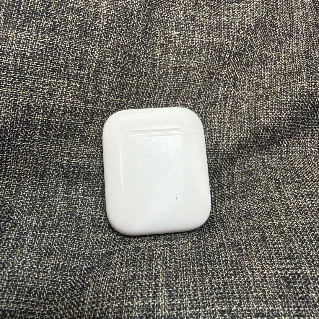 AirPods本体 ホワイト 充電ケース付き-左耳のみ - メルカリ