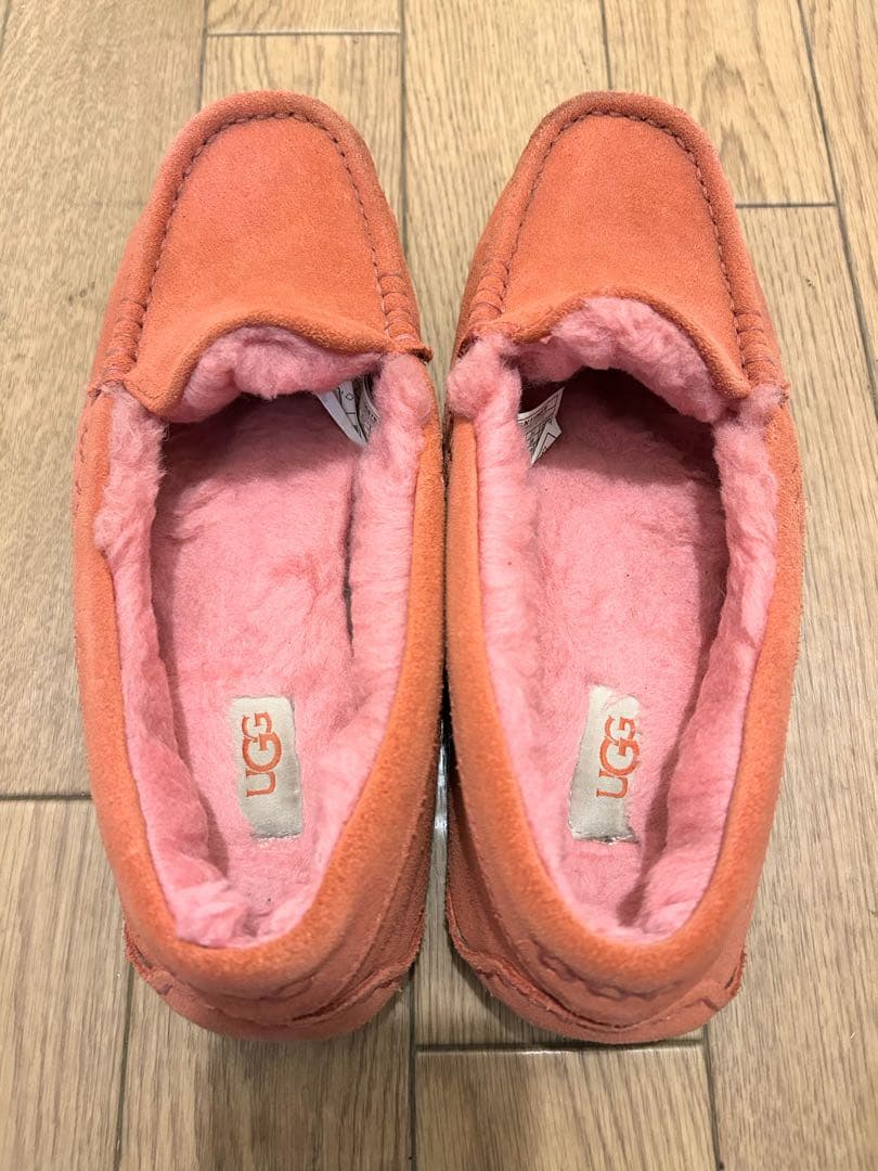 UGG アンスレー サーモンピンク スリッポン モカシン 7/24cm - メルカリ