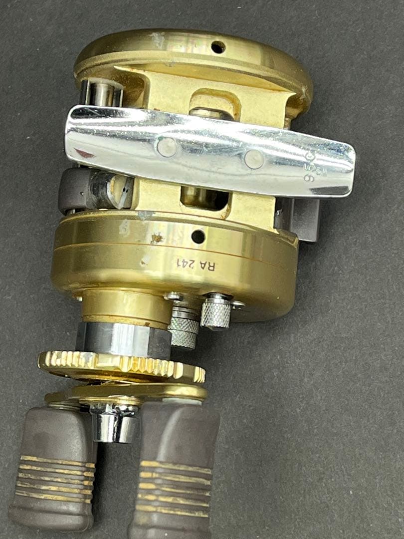 シマノ カルカッタチヌ1000 右巻き - メルカリ