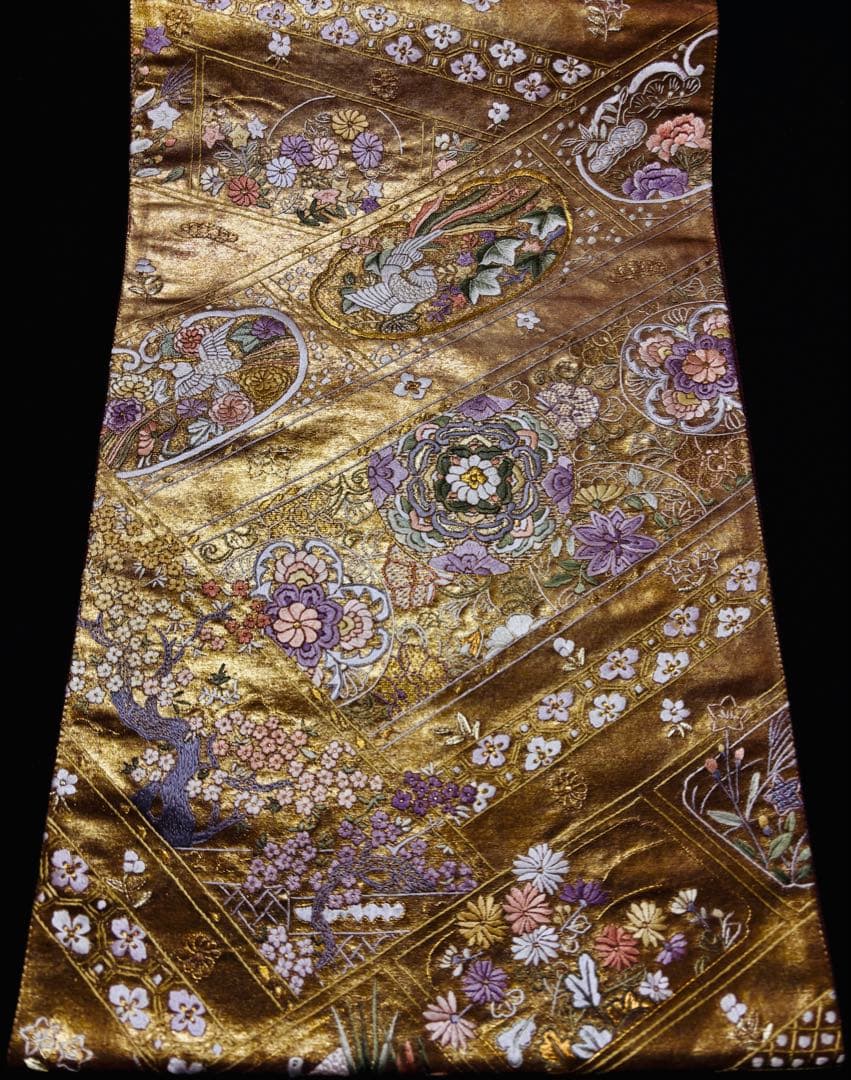 未使用品】袋帯 細かな蘇州刺繍 宝相華 六通金紫ピンク 角度で色変化