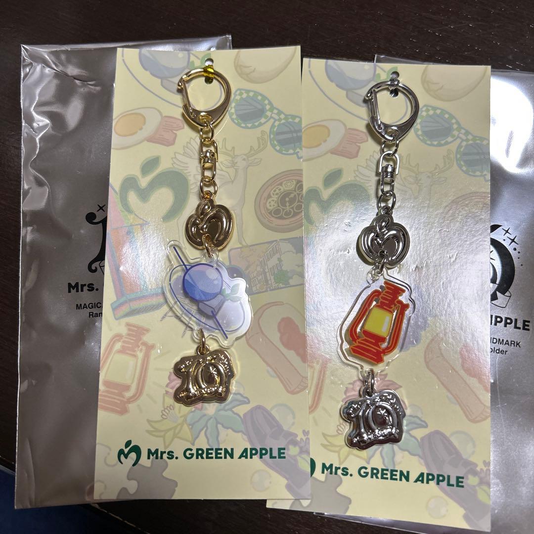 Mrs. GREEN APPLE ランダムチャームキーホルダー 2個セット - メルカリ