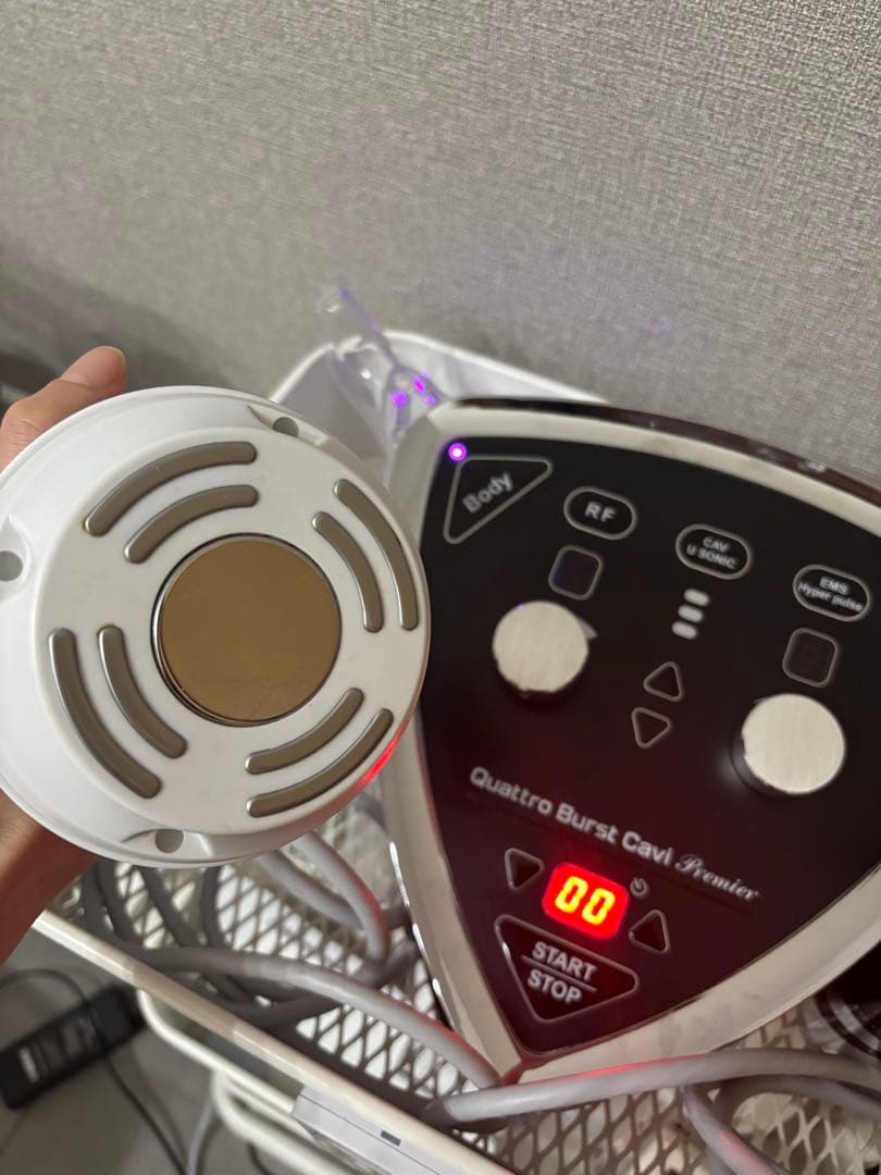 kyhm様専用】クワトロバーストキャビプレミア 美顔器 キャビテーション