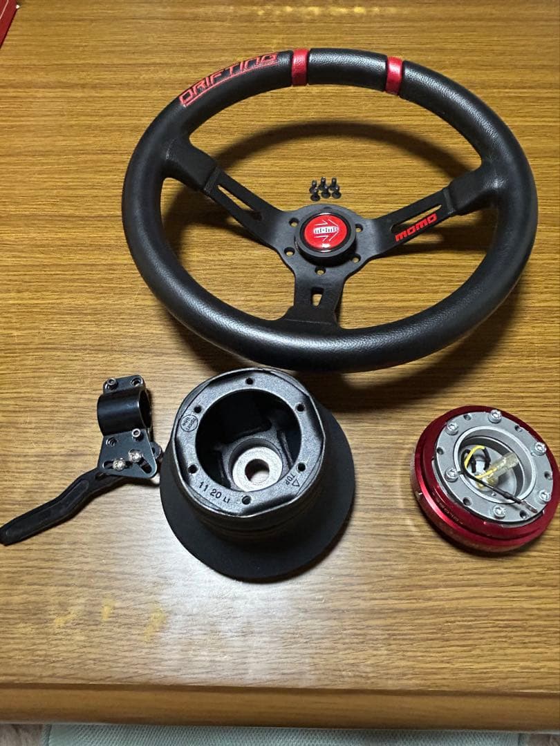 アバルト595 OMP ボス・momoステ・NRGクイックリリース・レバー - メルカリ