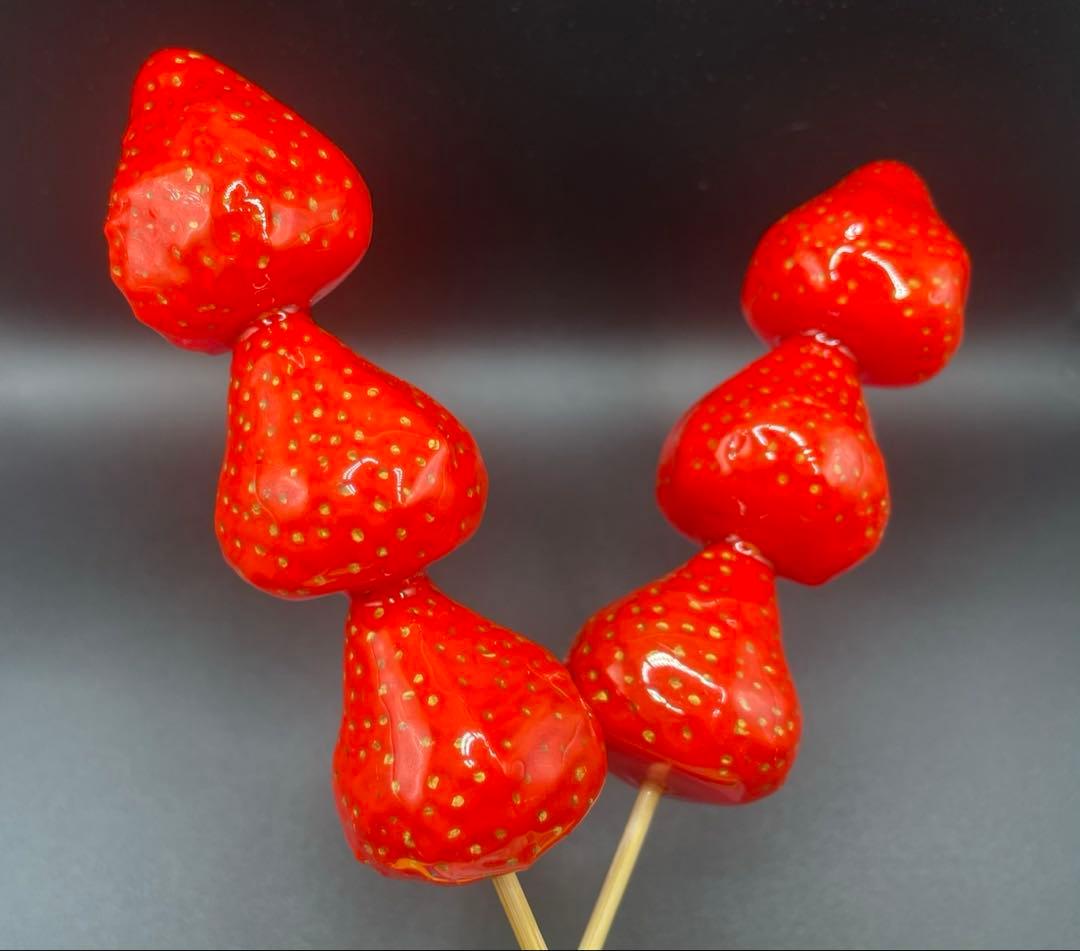 ハンドメイド】本物そっくり✨いちご飴 タンフル 食品サンプル 2本