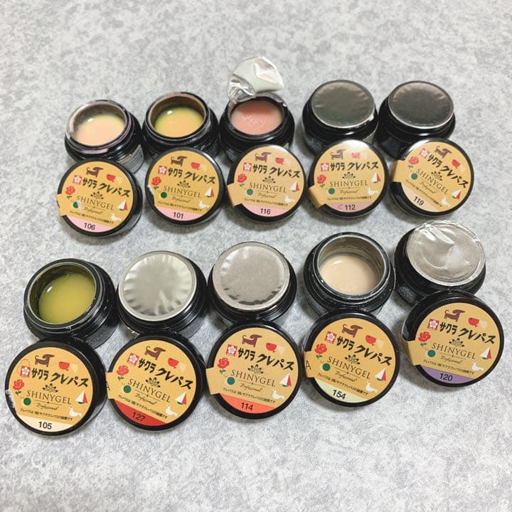 サクラクレパス　ジェル　カラージェル　シャイニージェル　ネイル シャイニー×サクラクレパスコラボカラージェル① 発色 - ジェルネイル