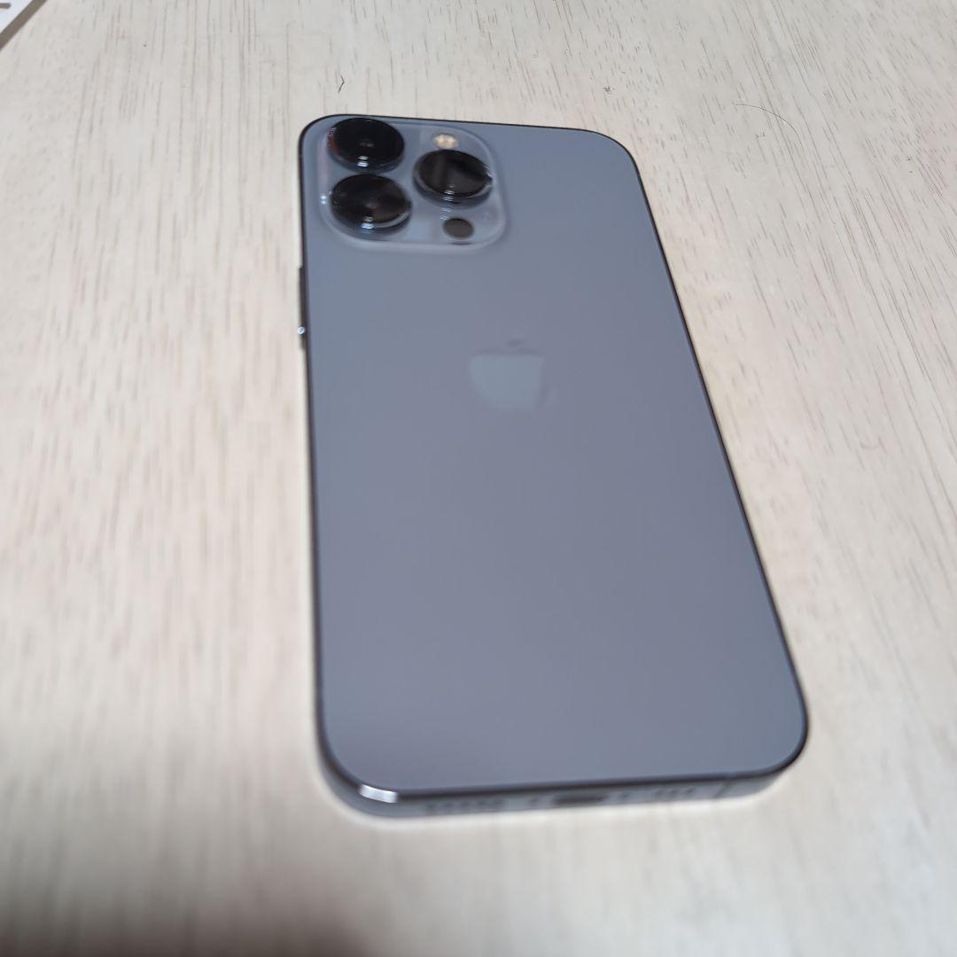 Apple iPhone 13pro ホワイトに見えますがシエラブルーです Amazon | 【整備済み品】 Apple iPhone 13 Pro 256GB シエラブルー SIM