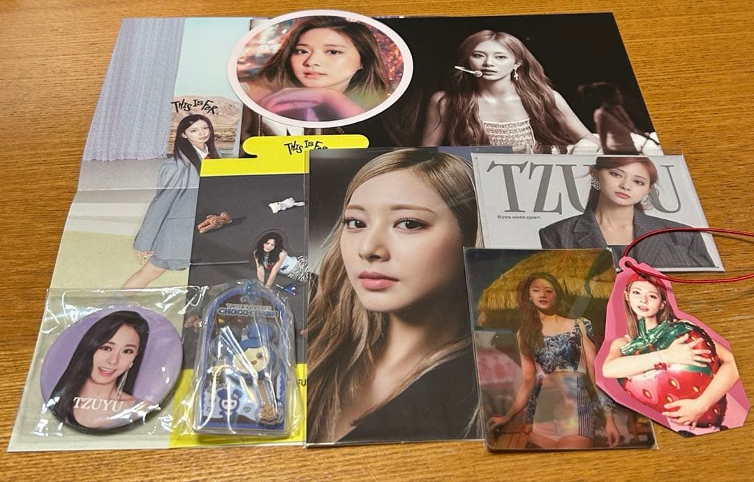 TWICE ツウィ トレカ ポストカード 缶バッジ まとめ売り※2枚目あります