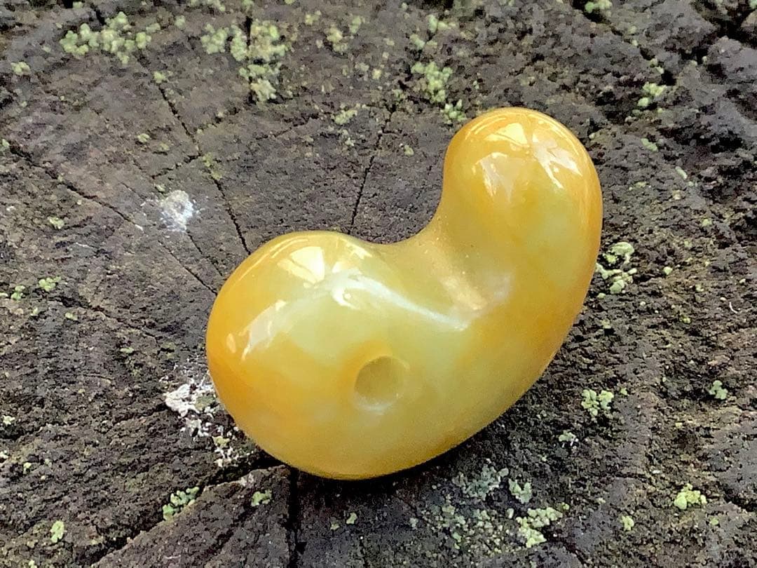 ⭕️超極上レア物✳一番数少ない幸運の黄色‼️ 幻の糸魚川翡翠勾玉