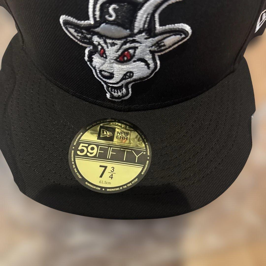 や*ん様 Supreme Goat New Era \"Black\" シュプリーム