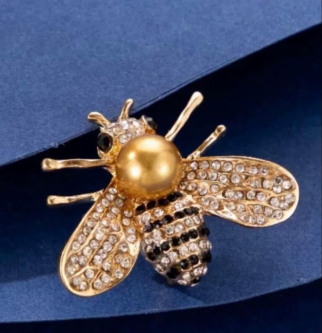 ビーブローチ ゴールド 3.8*3cm - メルカリ