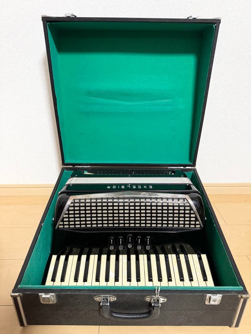 EXCELSIOR アコーディオン 303 イタリア製 ケース付 EXCELSIOR エクセルシャーのアコーディオン Model No.303をお買取り