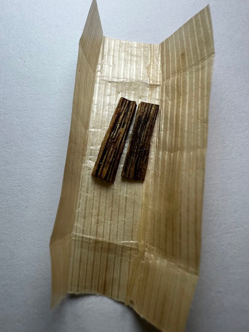 古渡命銘木 六十一種名香　伽羅　銘【花散里】0.163g 香木/お香/沈香/伽羅