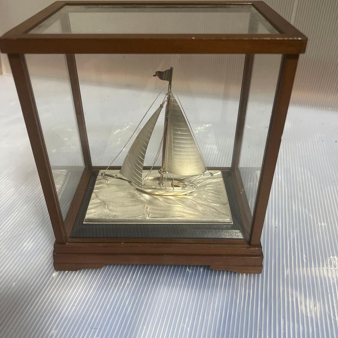 ラ*ム様 銀製品 ヨット 航海船 帆船 ガラスケース付き 縁起物 工芸品 置物 銀製品 ヨット 航海船 帆船 ガラスケース付き 縁起物 工芸品 置物
