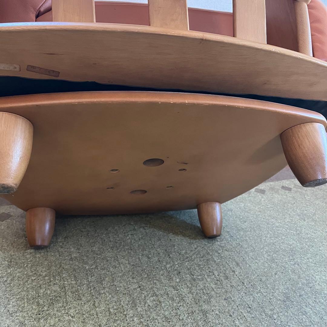 カリモク 回転式アームチェア ソファ 1人掛け ラック付き たのめる便