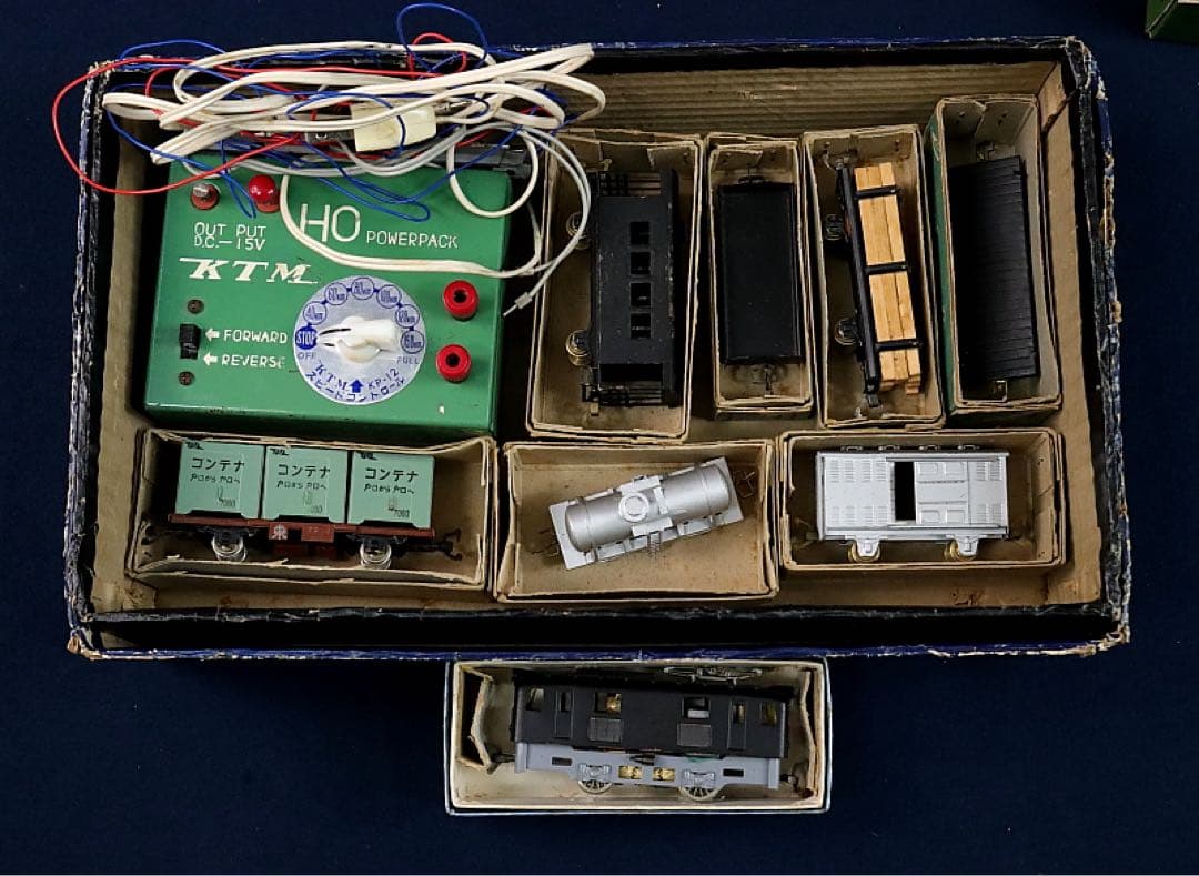 5070□KTM HO(16番) 貨物列車8両＋レール27本 セット