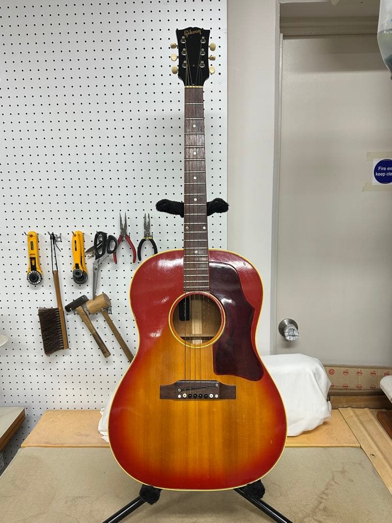 1967年製Gibson B-25チェリーサンバースト オリジナルハードケース付 1967年製Gibson B-25チェリーサンバースト オリジナルハードケース付