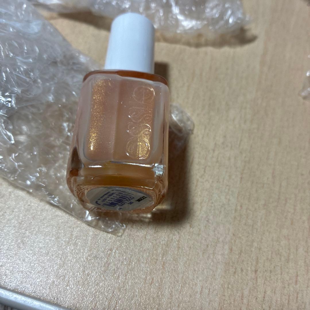 ネイルカラー・マニキュア essie 585 cool lots 真夏の大人ネイル】「essie」スモーキーカラーに飽きた人におすすめ旬