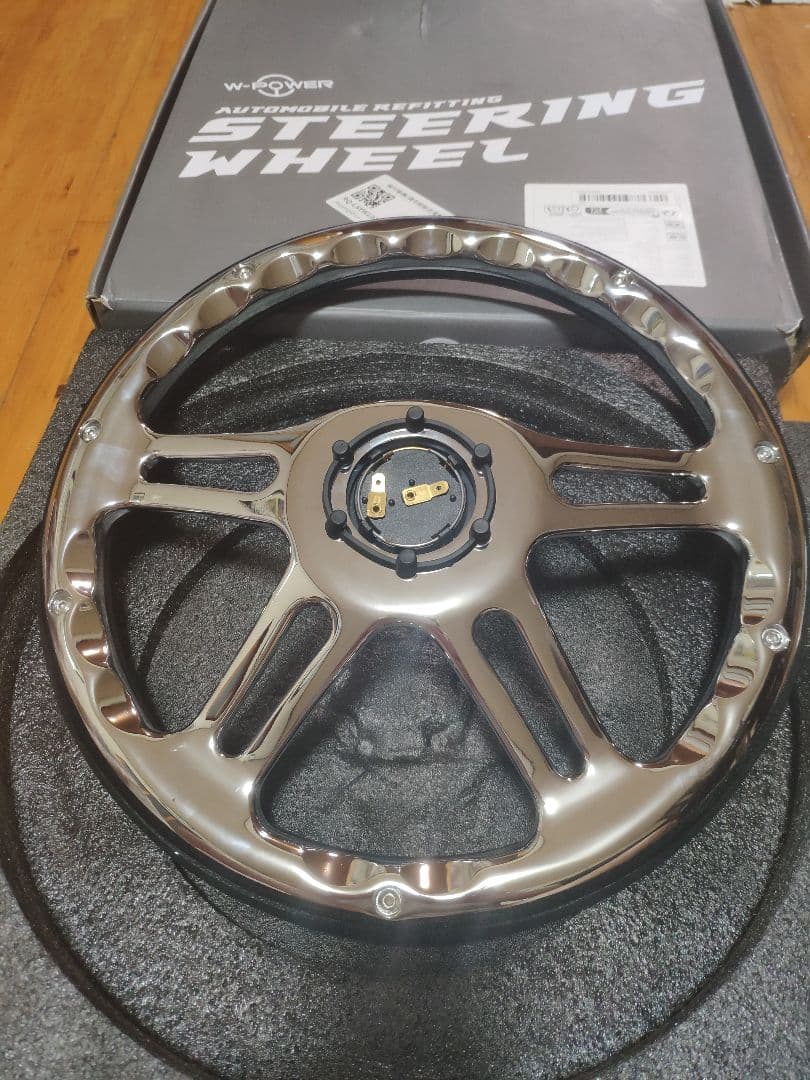 新品 ハーフラップスエードレザー ビレットステアリング350 MOMOピッチ