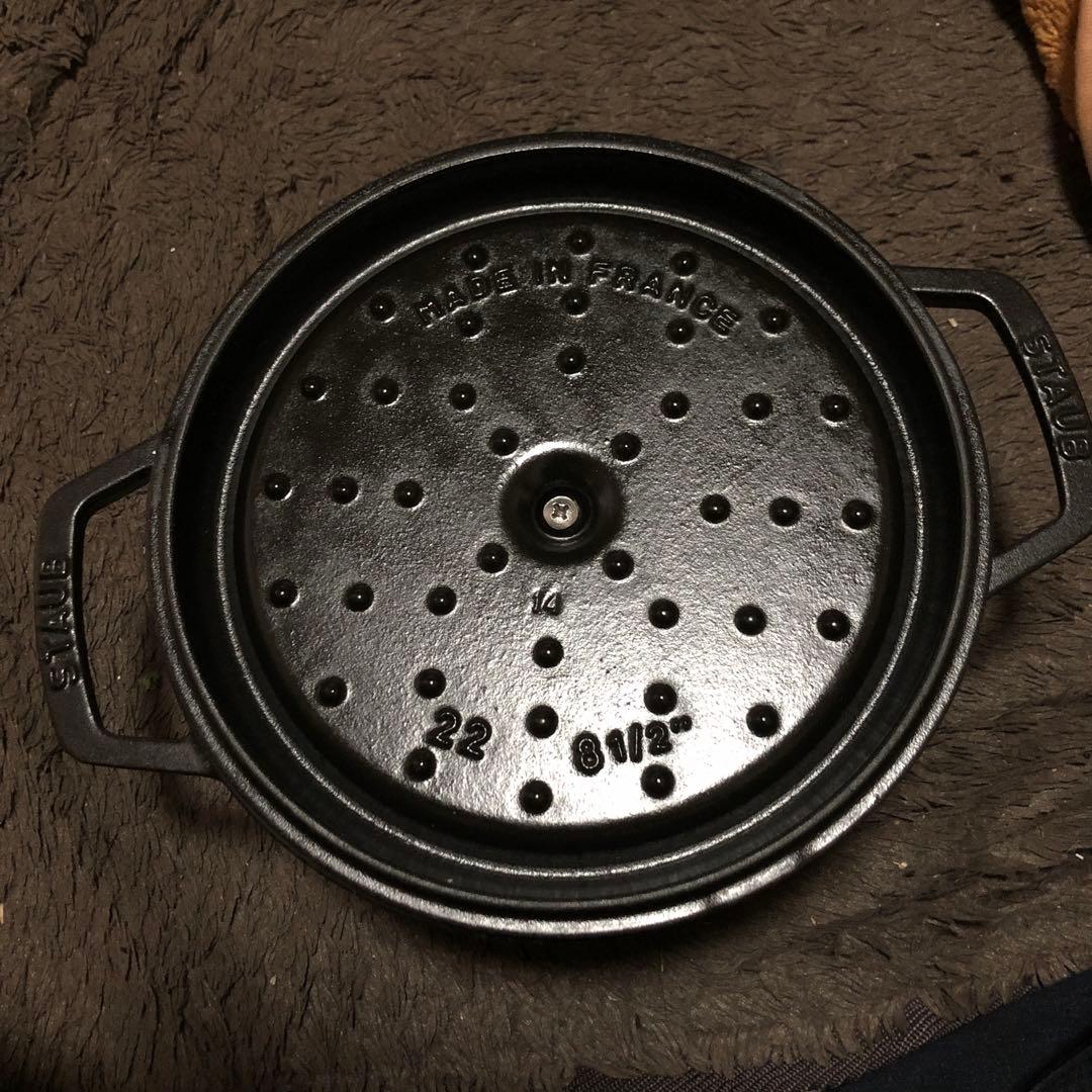 ストウブ STAUB LA COCOTTE 22cm 未使用 油ならし済み - メルカリ