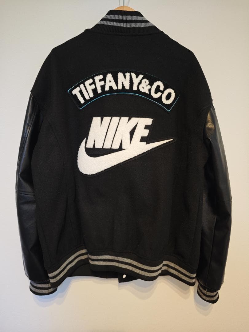 Nike スタジャン Tiffany & Co.刺繍付き レプリカモデル - メルカリ