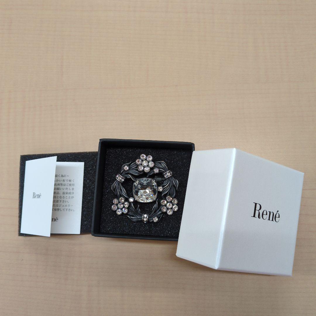 René 花モチーフ ブローチ クリスタル付きの通販はau PAY マーケット