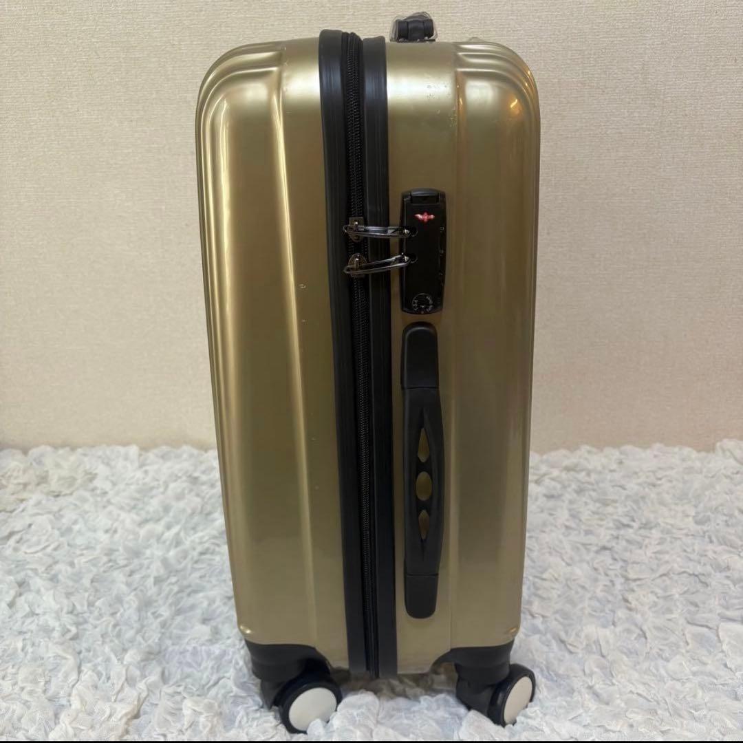 ゴールデンボンバー Stride キャリー金バッグ スーツケース 鬼龍院翔