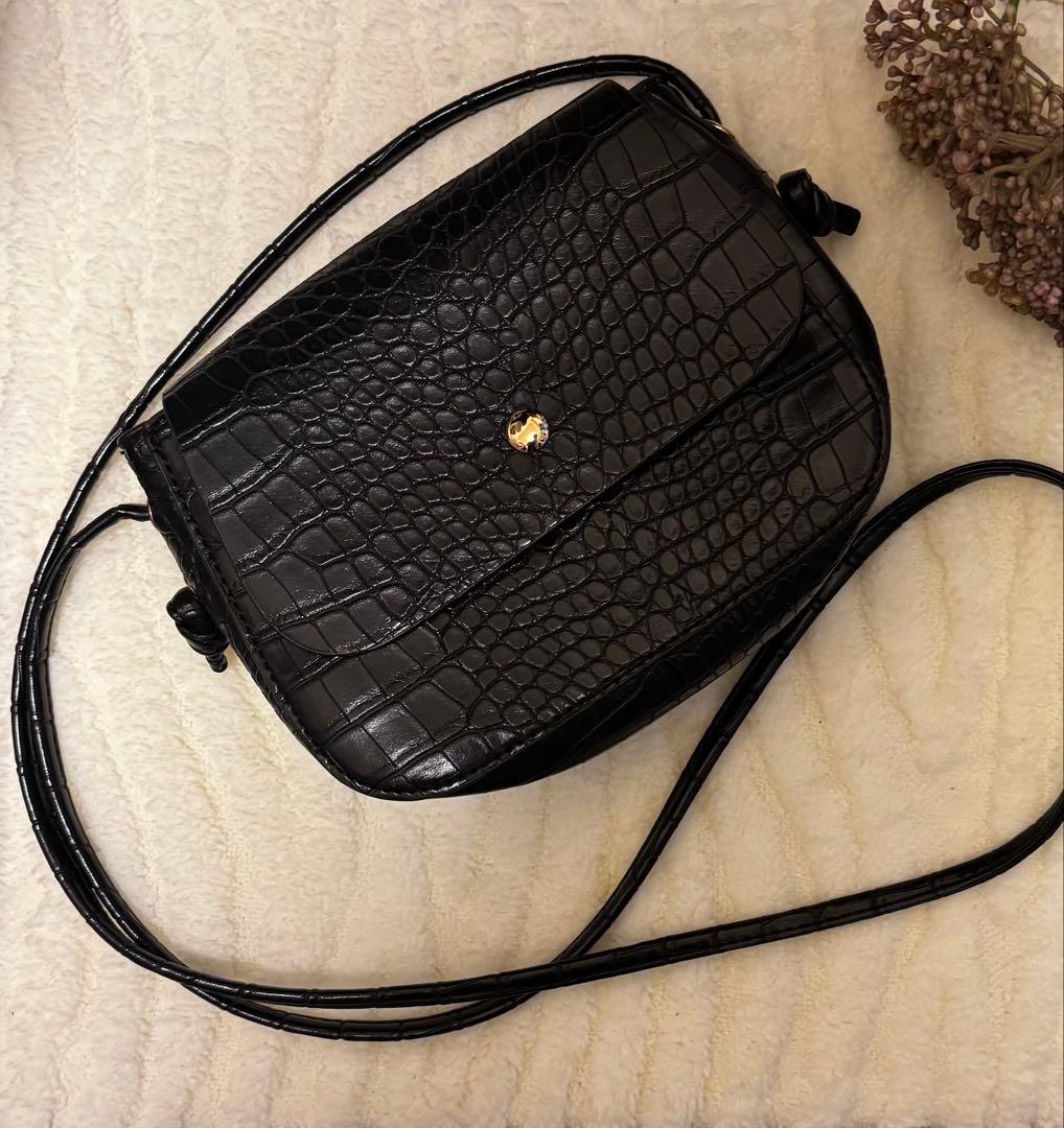 ブラック クロコダイル風ショルダーバッグ - メルカリ