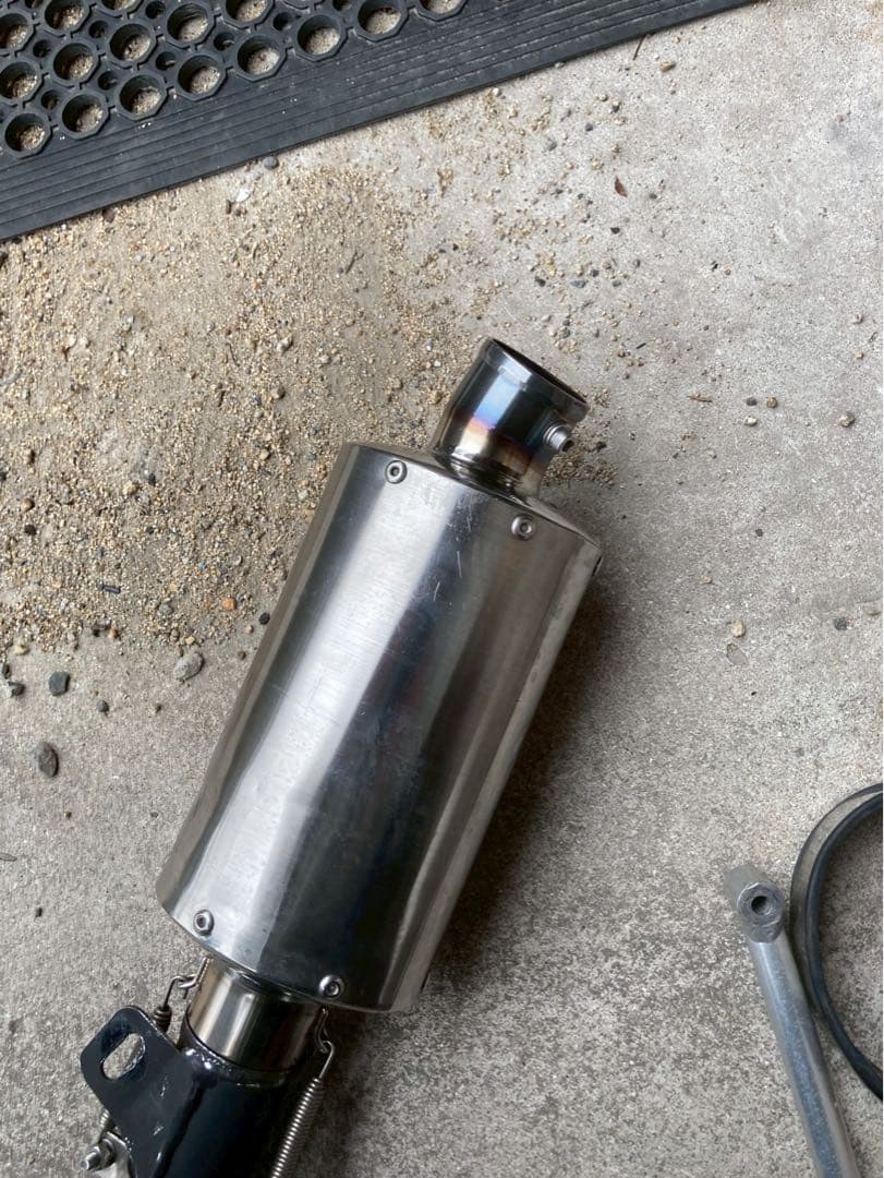 クラブマン・エキパイ⇒オーバー製（たぶん）⇒サイレンサー⇒黒田家