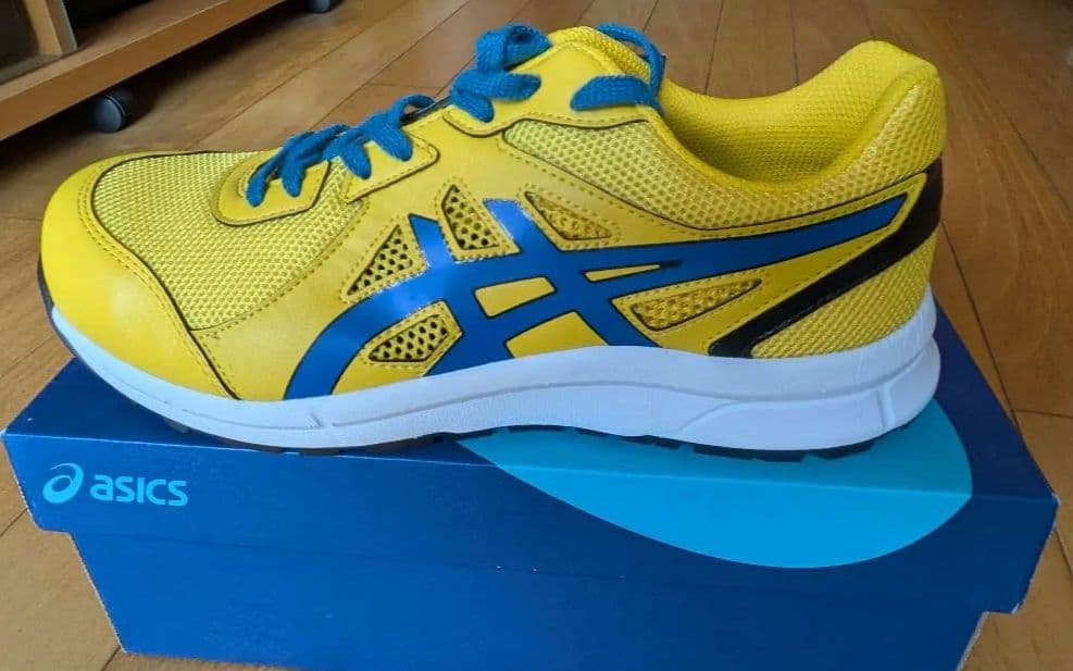 週末セ―ル　希少カラー新品未使用asics ウィジョブCP106 26.5cm