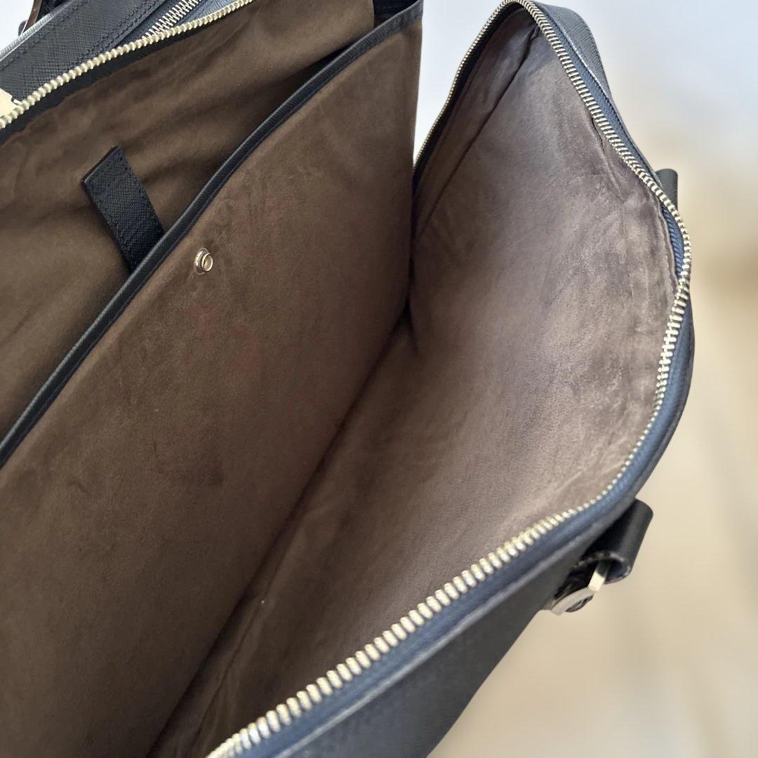 人気✨ペッレモルビダ ビジネスバッグ ネイビーレザー 2層 パソコン