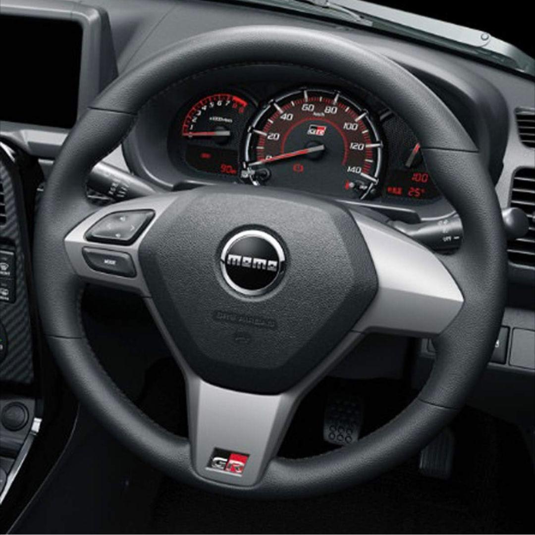 GRコペン純正MOMO スポーツステアリング ブラック/シルバー取り外し品5MT GRコペン純正MOMO スポーツステアリング ブラック/シルバー取り外し品