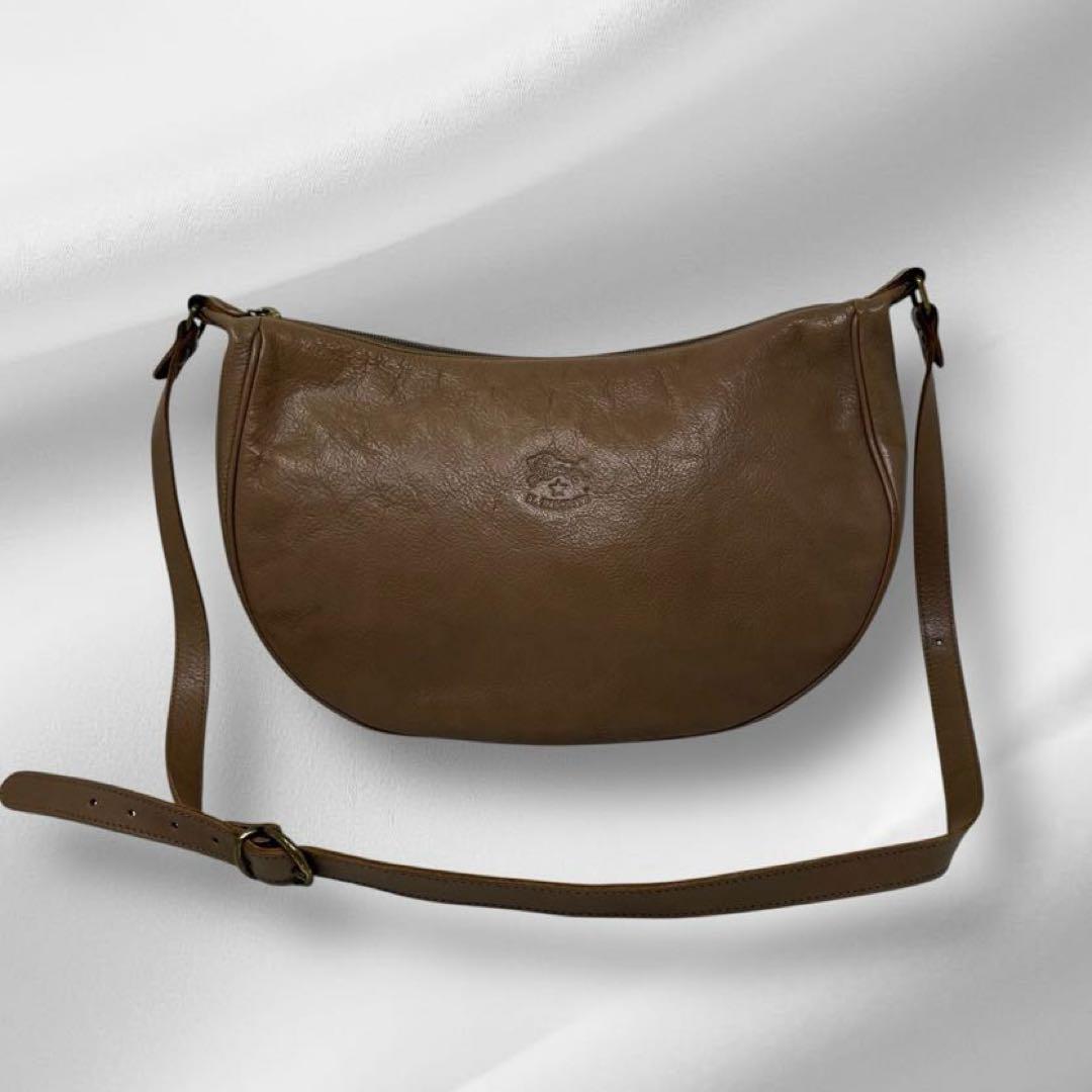 【美品】 イルビゾンテ ショルダーバッグ レザー 保存袋付き IL BISONTE（イルビゾンテ） バッグ レザーフラップショルダーバッグ