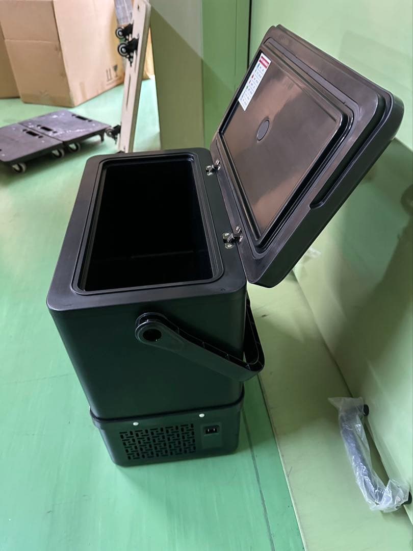 車載冷蔵庫12L -16℃～20℃ 12V/24V車に対応 AC/DC電源対応