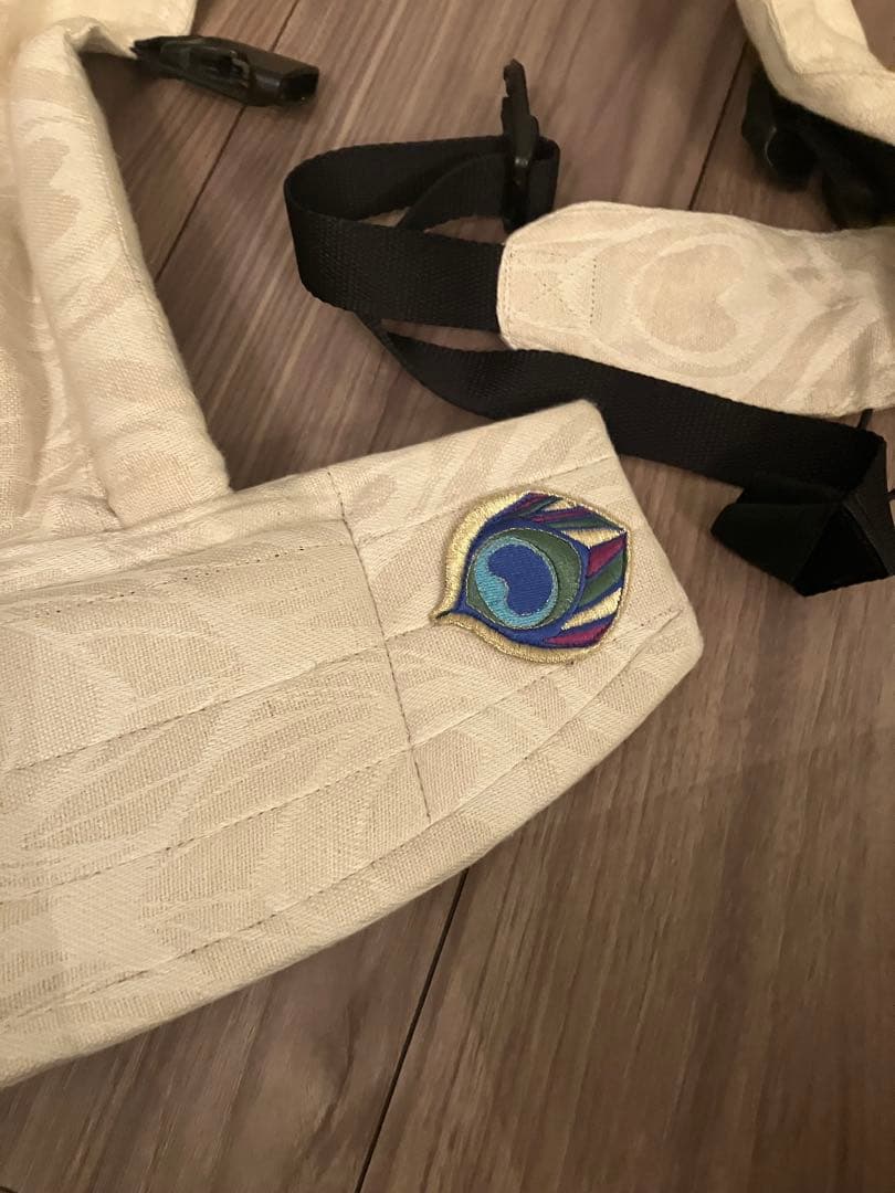 アーティポッペ 抱っこ紐 同色よだれカバーおまけつき - メルカリ