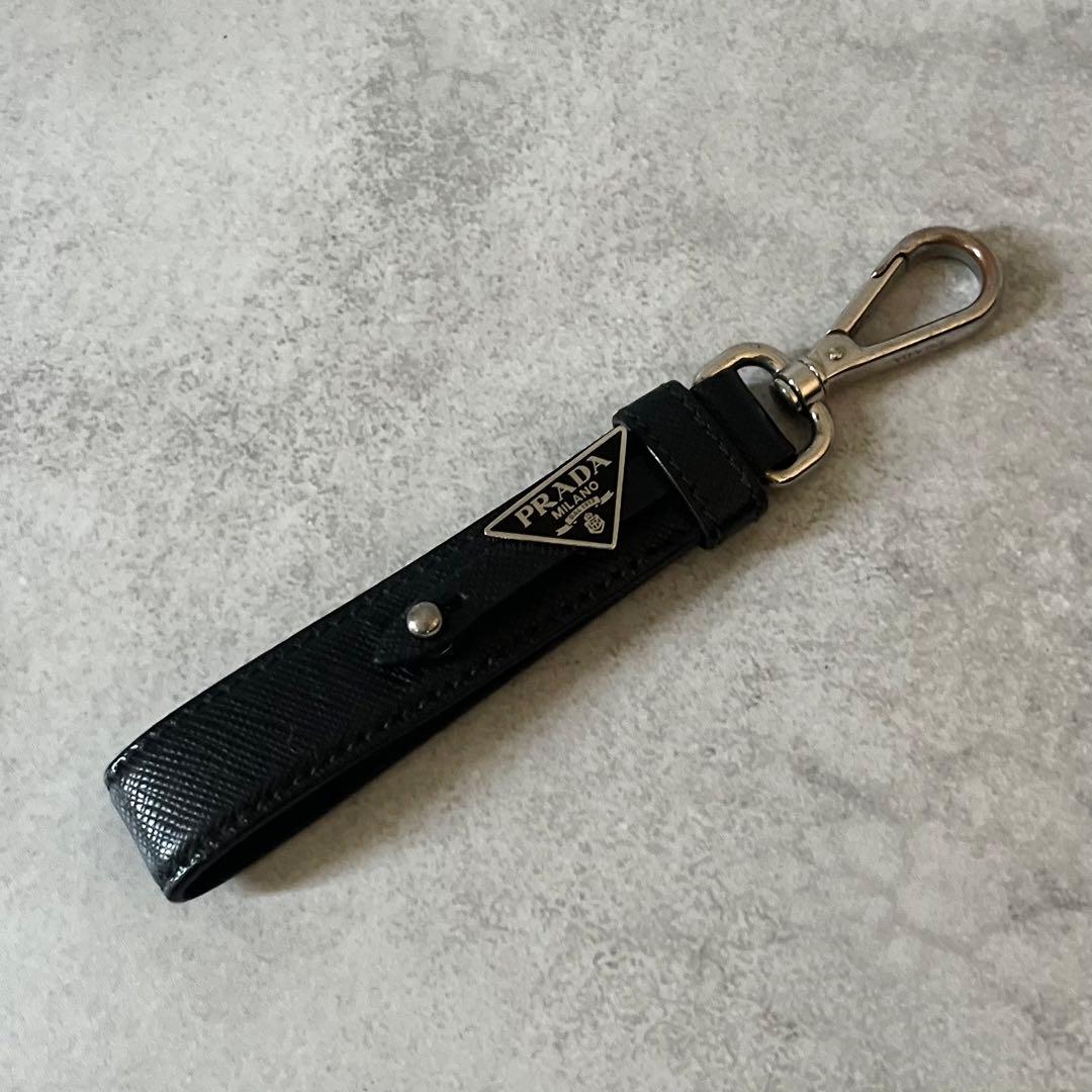 【美品】PRADA　キーホルダー　キーリング　三角ロゴ　サフィアーノレザー　黒 000000139908-01.jpg?size=l&w=