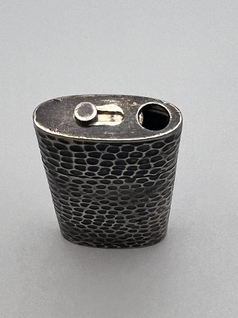 Ace様専用 銀製 仁丹ケース 槌目 レトロコレクション - メルカリ