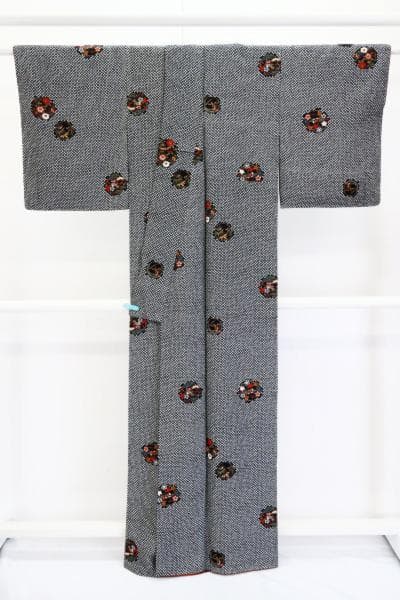 未使用品 小紋 総絞り 黒 吉祥文様 身丈161.5cm 裄丈65cm 袷 - メルカリ