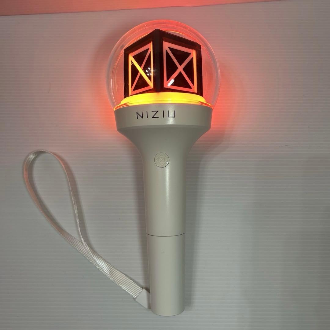 NiziU オフィシャルペンライト OFFICIAL LIGHT STICK - メルカリ