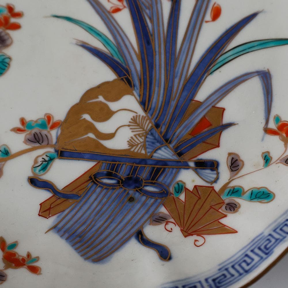 幕末明治 古伊万里 色絵 柿右衛門様式 染錦手花蝶図 輪花皿 柴束文飾皿