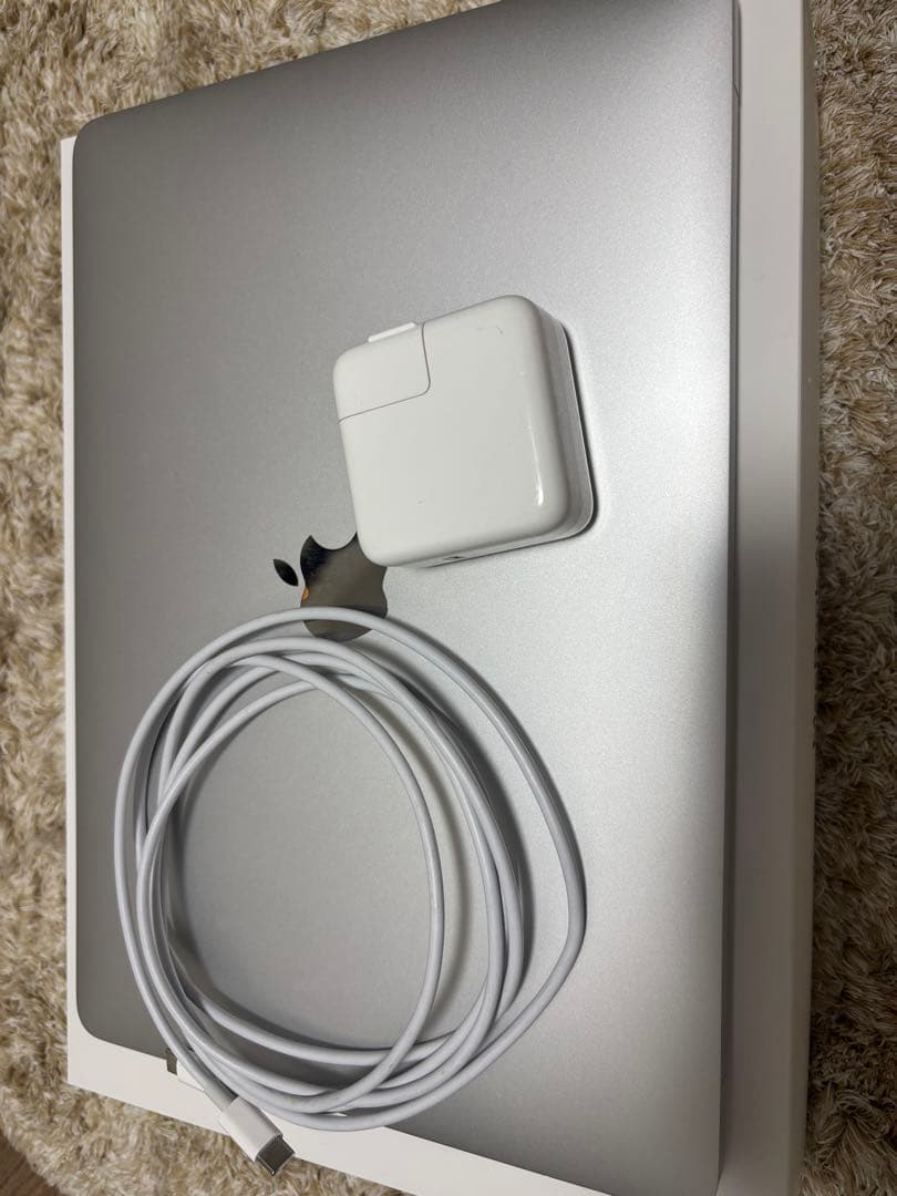 MacBook Air シルバー 充電器付き - メルカリ