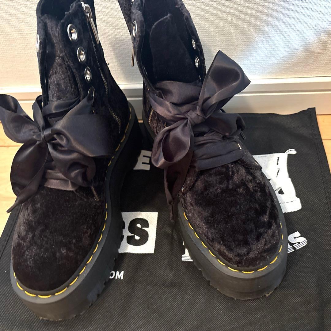 Dr.Martens ベロア生地ブーツ NEW‼︎秋冬らしいベロアブーツ登場☆》 │ 名古屋PARCO-パルコ-