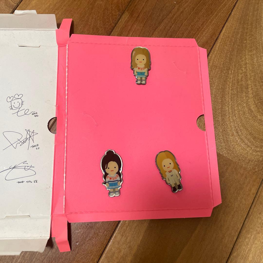 TWICE ピンバッジセット once 購入特典 - メルカリ