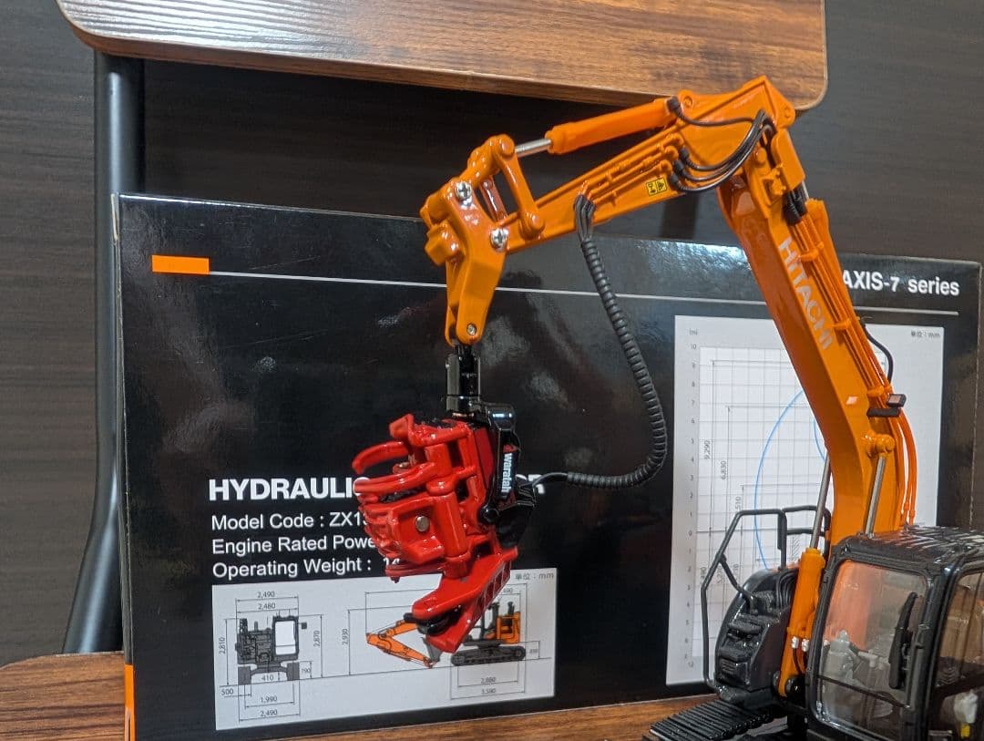 日立建機 ZX135US-7 1/50 林業仕様、ハーベスター仕様 ZAXIS - メルカリ