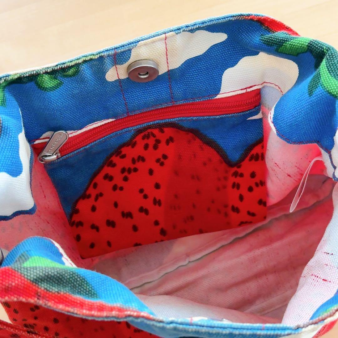 マリメッコ MANSIKKAVUORET イチゴの山 キャンバスショルダーbag