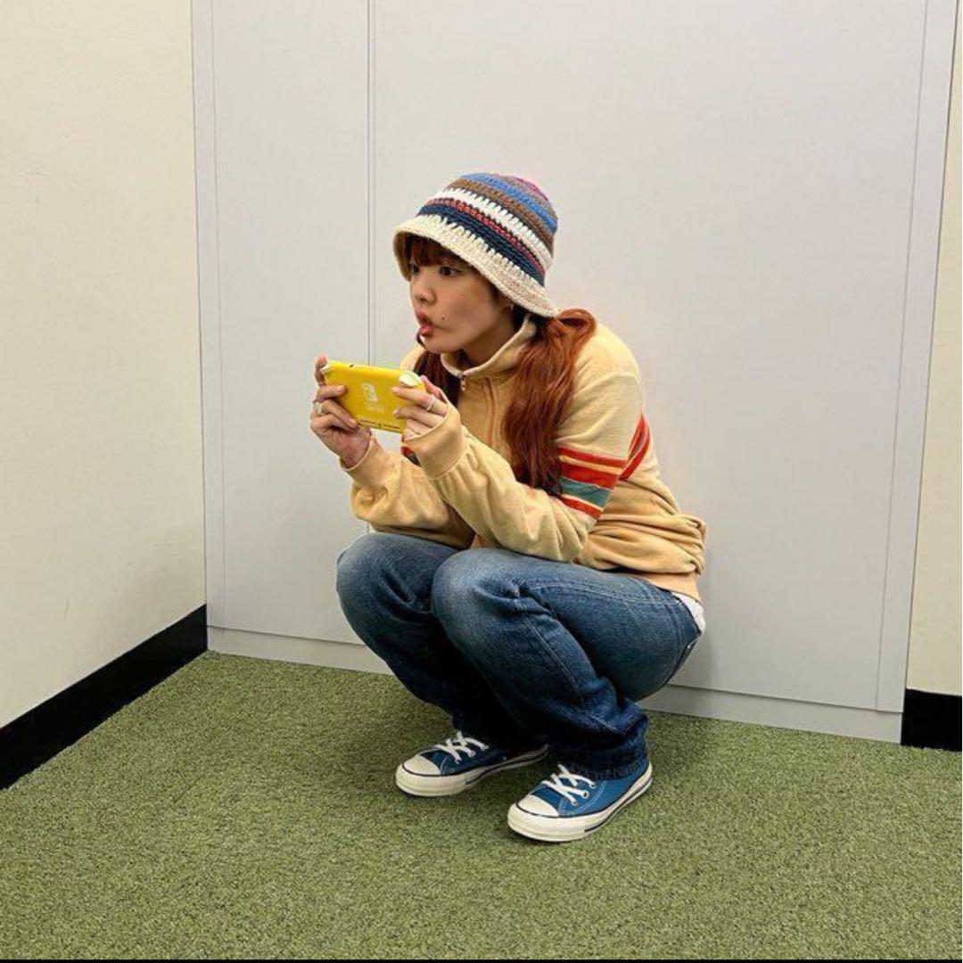 あいみょん着用 ニット帽 クロシェハット 紅白 - メルカリ