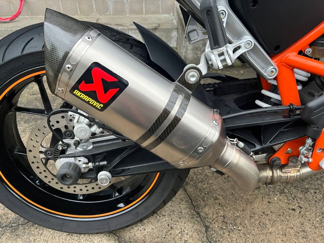 ☆セール☆KTM 690 DUKE用AKRAPOVIC マフラー中間パイプセット - メルカリ