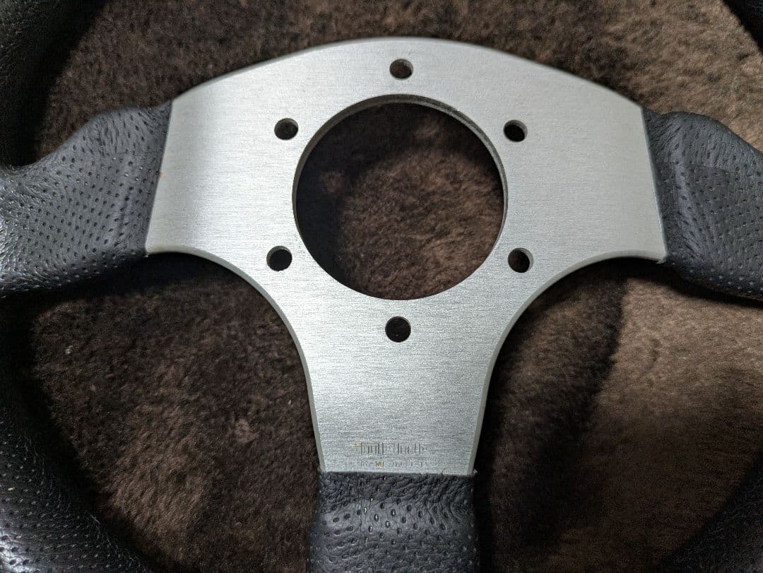 MOMO /コンペティションエボ☆販売終了モデル ☆美品　32パイ　☆最終値下げ