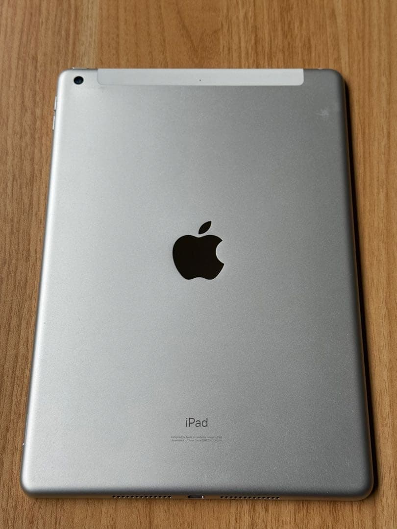 Apple iPad 第7世代（SIMフリー）32GB シルバー